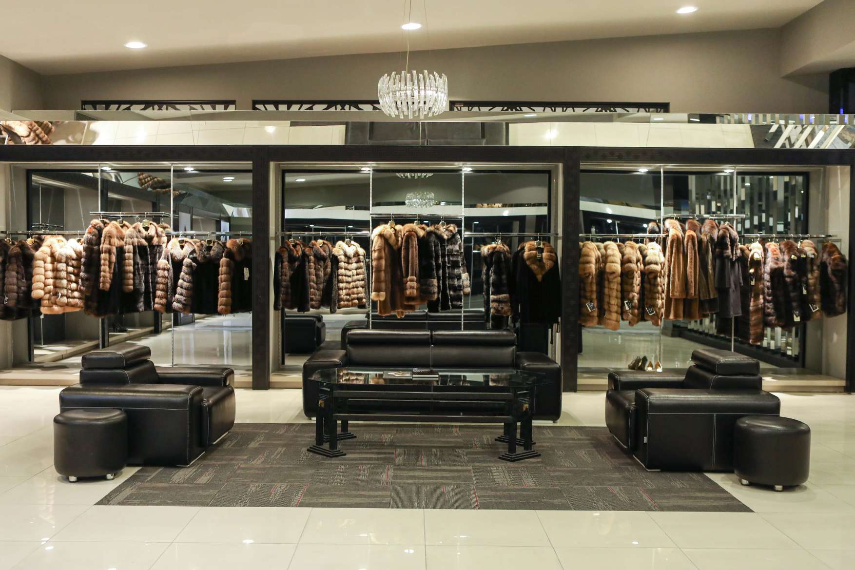 LC Leather Club mağaza dinlenme alanı