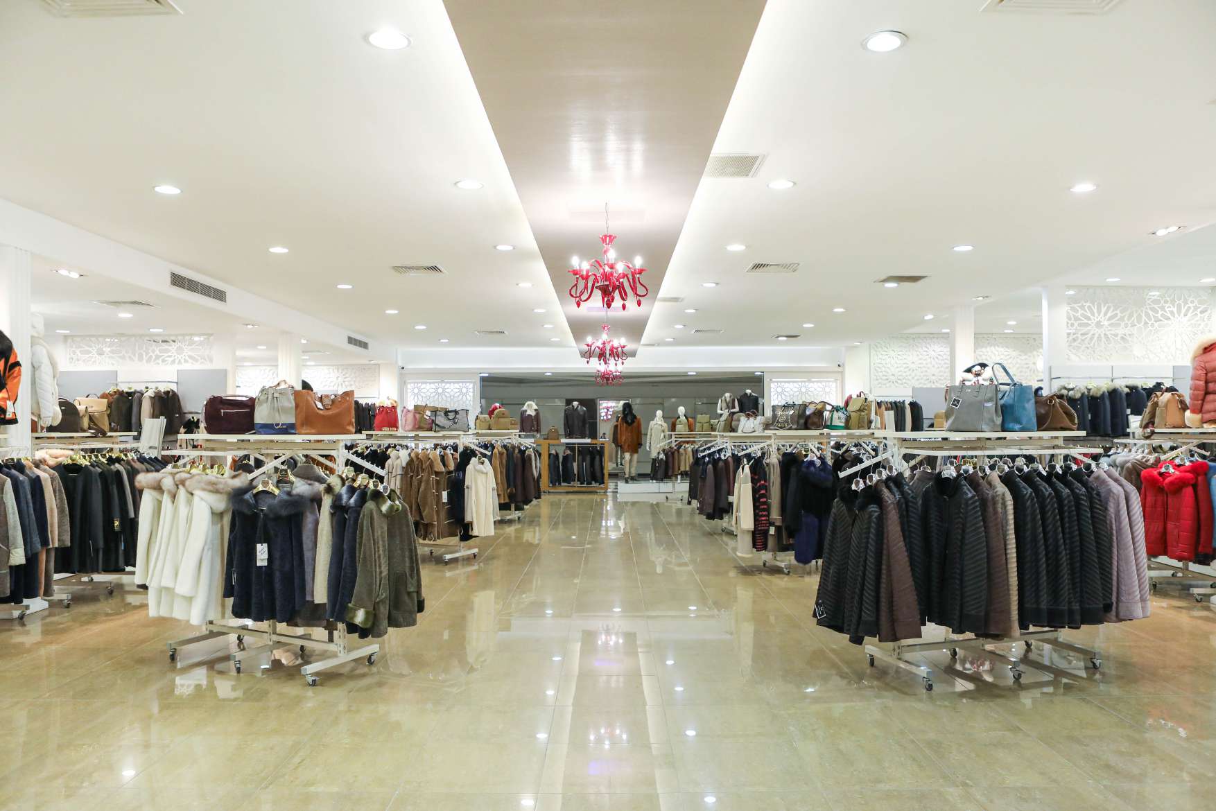 LC Leather Club mağaza iç mekan, kaban koleksiyonu